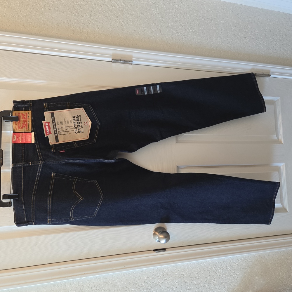 LEVIS | NWT Dark Wash The Workwear Fit Straight Leg Jeans